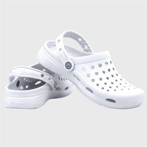 NWT Women’s White Joybees Clogs size 9W